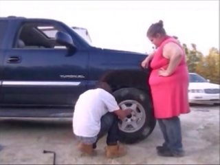 Νέος έφηβος/η δίνουν πορνό για αμάξι trouble βοήθεια, οργασμός εκσπερμάτιση μέσα